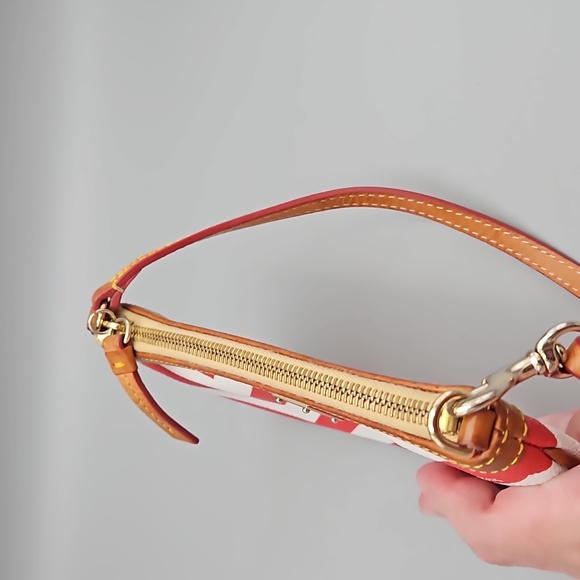 Dooney & Bourke chevron wristlet - Picture 6 of 10